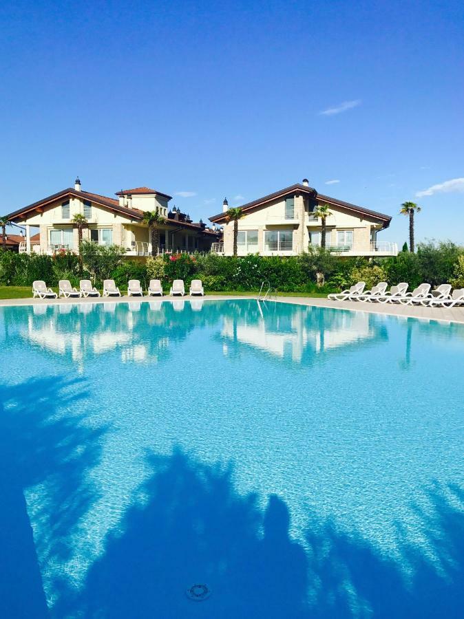 Sky Fort Garda View 西尔米奥奈 外观 照片